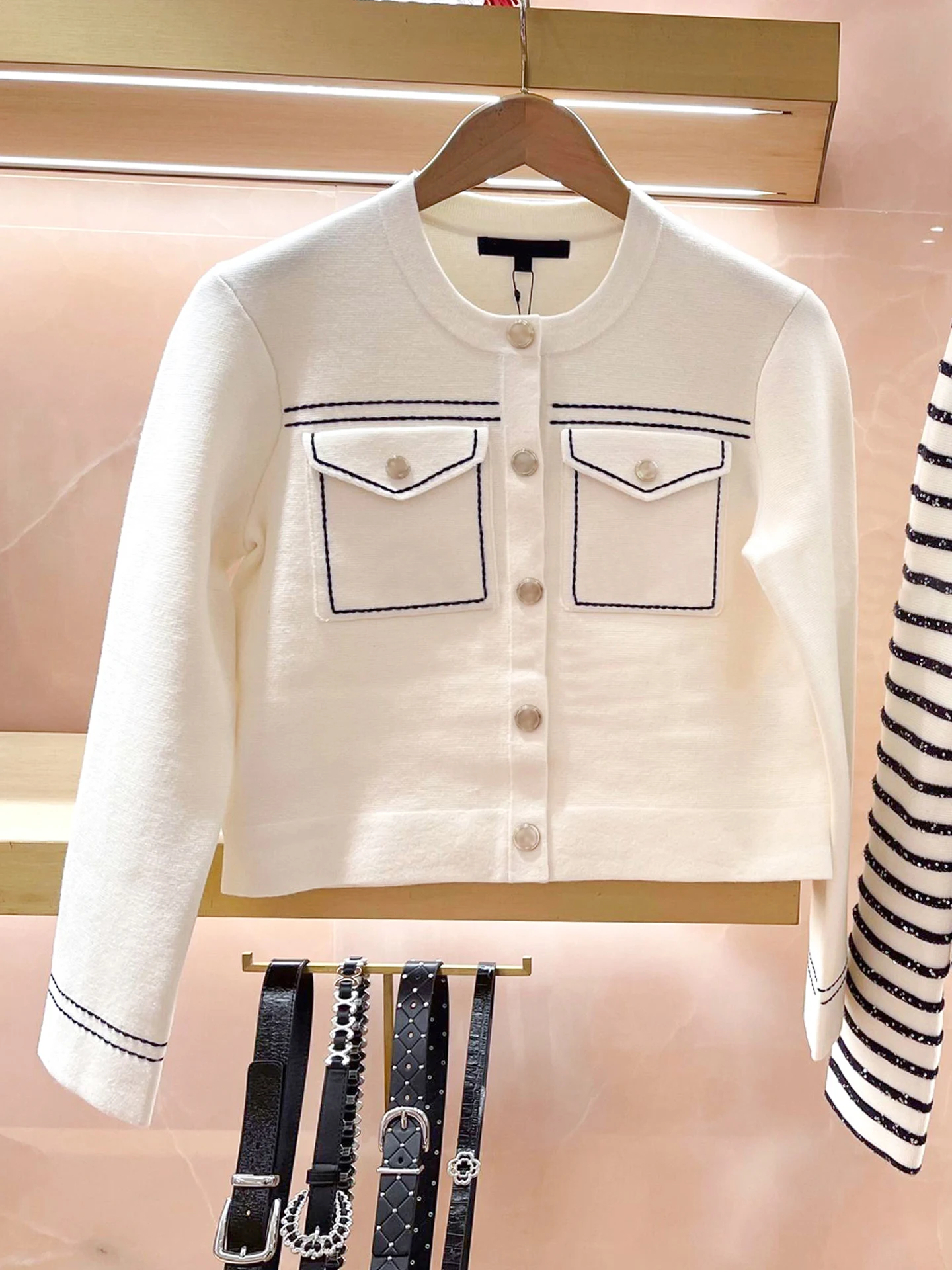 M Home Nan You High End Dames Zomer 2025, Nieuw Wit Gebreid Vest Top Kleine Fraance Sle Woon-werkverkeer Eenvoudig Normale pasvorm