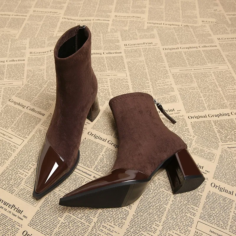Chelsea Women's Boots Pointed Toe Design 2025 New Winter Trend Fashionable Walking Women's Thick Sole Medium Heel Short Boots