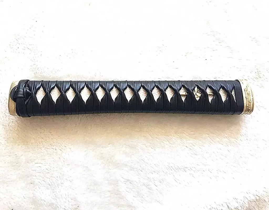 Iaito de Katana Curvo Completo de 26cm con Empuñadura Tsuka, Accesorios de Latón y Cobre de Calidad, Cuerda Maki de Cuero de Rayo Auténtico