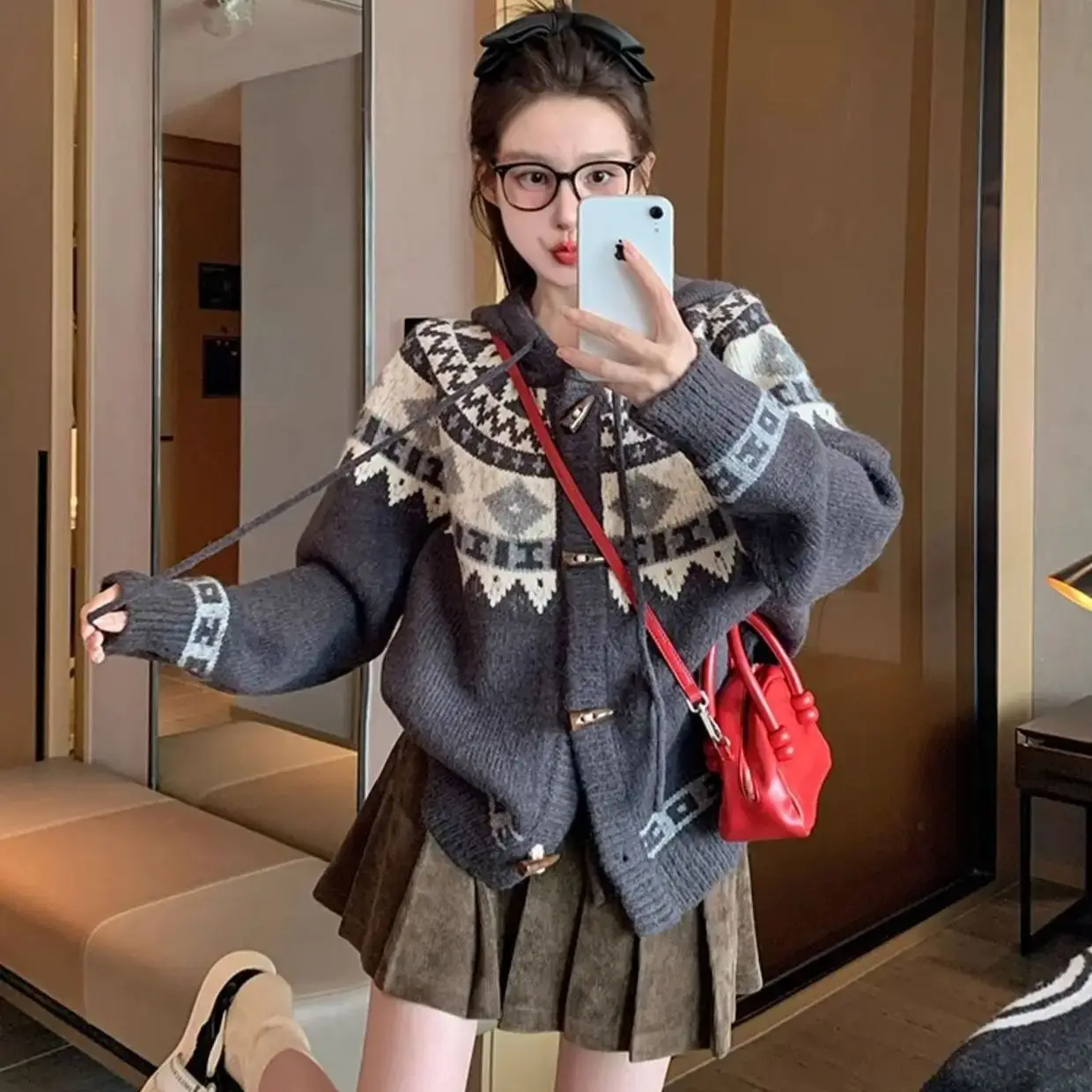 Fair Isle cardigan knitted jacket for women 2024 new autumn and winter thickened design lazy style horn button sweater