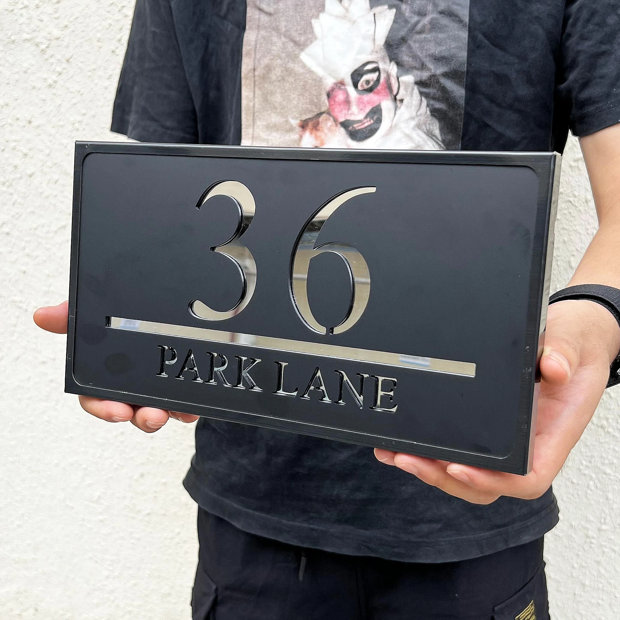 

Customized House Name Plate Outdoor 3D Laser Cut House Number Sign With Metal Frame Acrylic House Number Outdoor Address Plaque