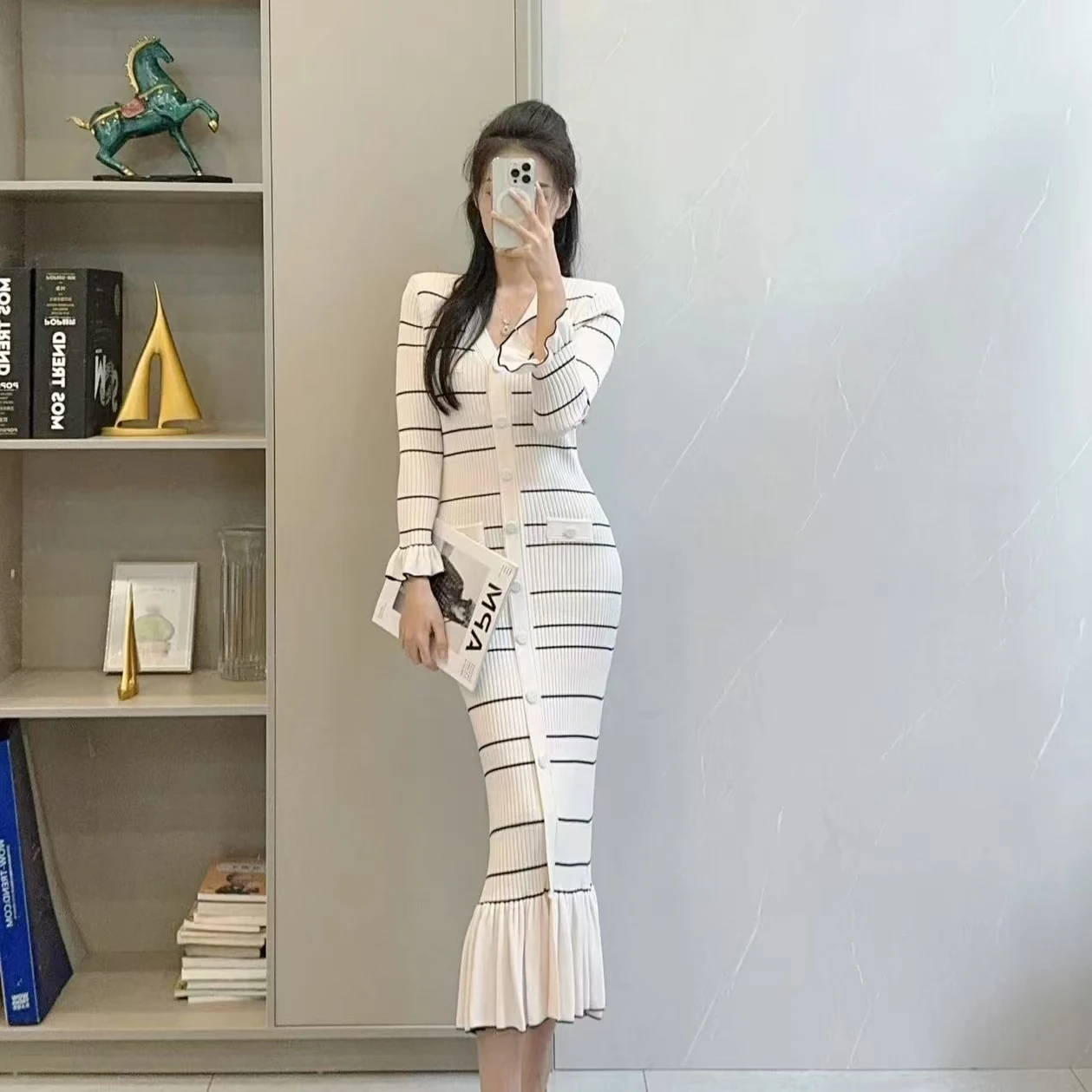 

Spring And Autumn New Fashionable Socialite Temperament Commuting Knitted Striped V-Neck Slim Fit Women's Long Sleeved Dress