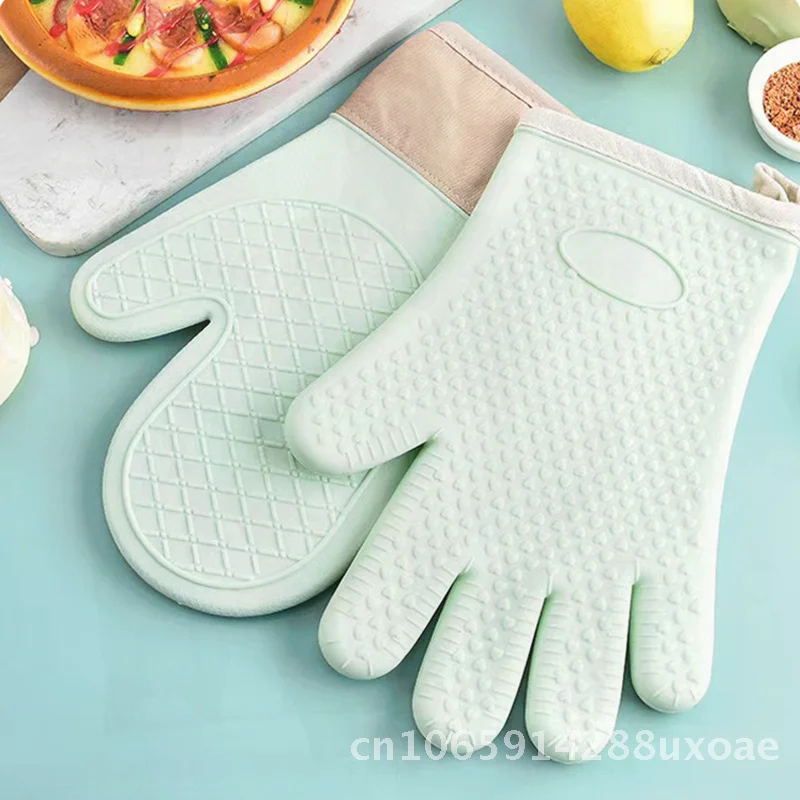 

Silicone Heat-Insulation Microwave Oven Gloves Thickened Cotton High-Temperature Resistant Waterproof Baking Gloves for