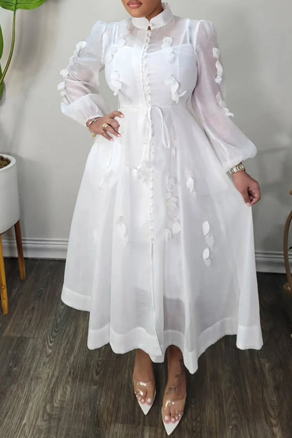 بالإضافة إلى حجم الزفاف الأبيض الأنيق جولة الرقبة طويلة الأكمام انظر من خلال فساتين الأورجانزا متوسطة الطول #1