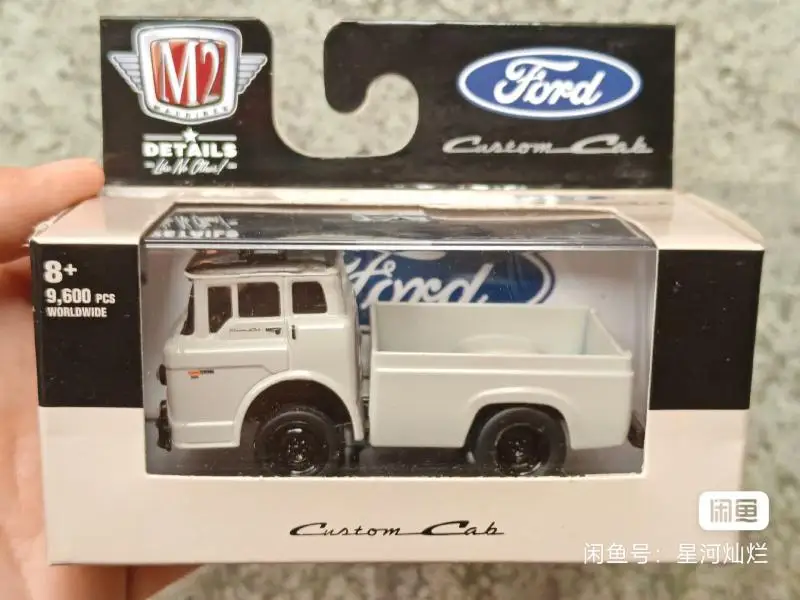 M2 machines 1/64 1970 Ford C-600 white Die-cast alloy car model collection display child gift