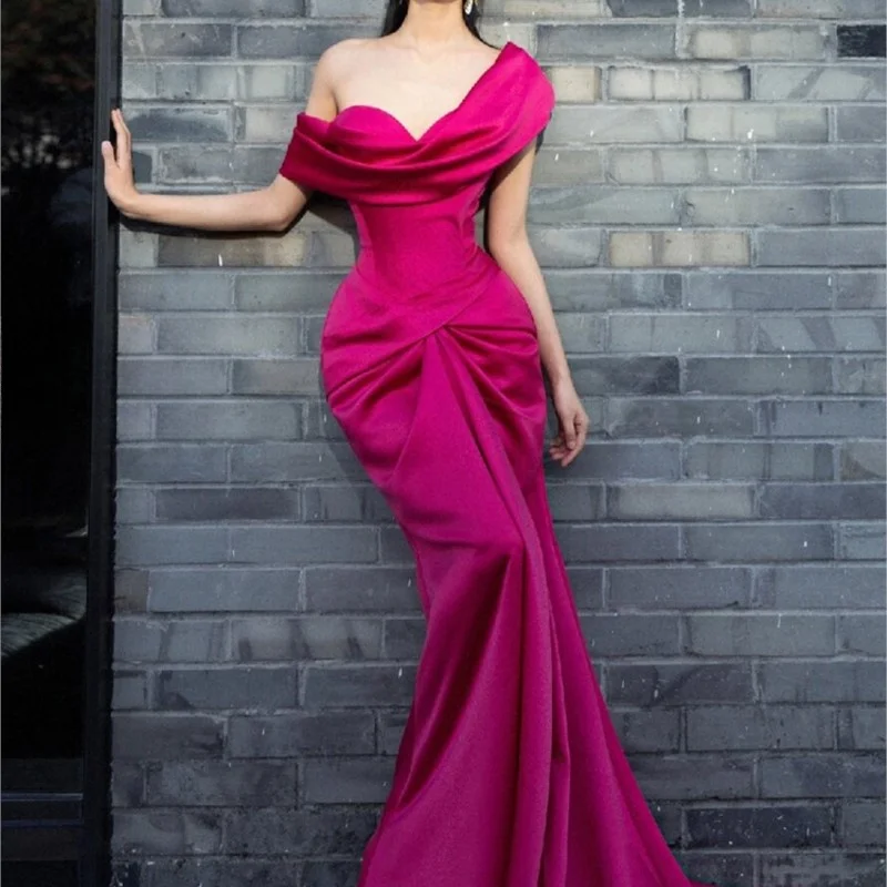 

Rose red light luxury small welcome morning gown line shoulder fishtail slim dress