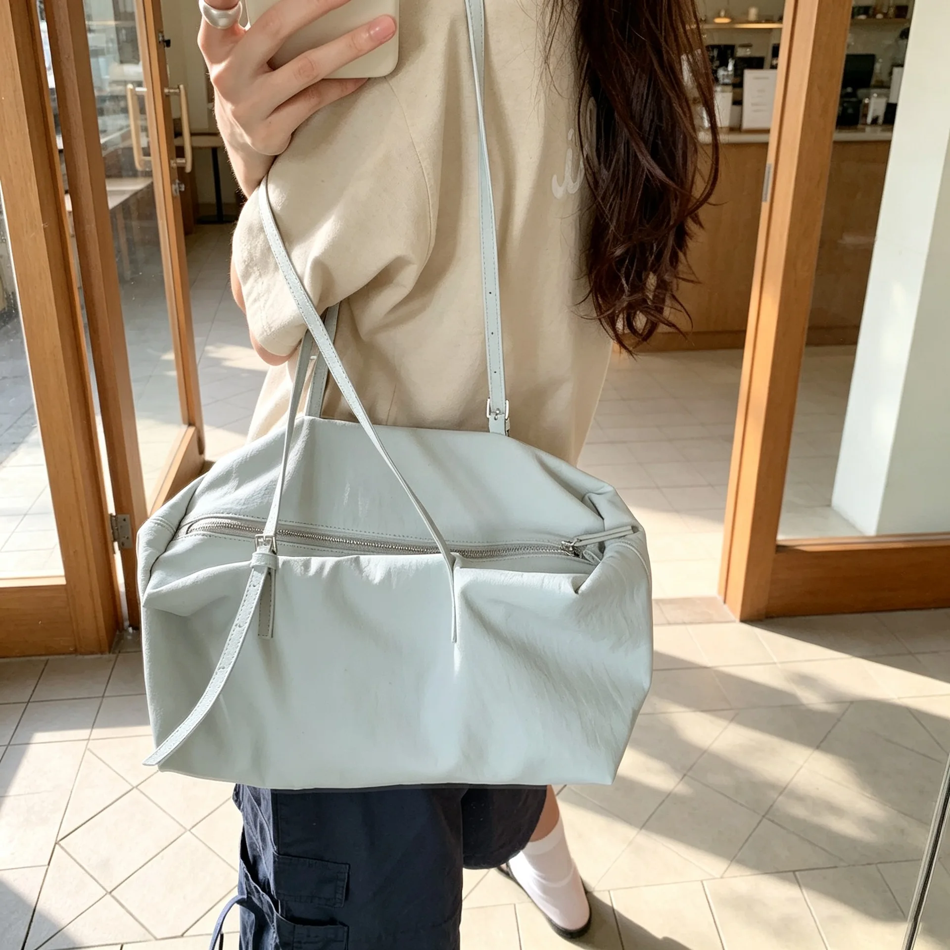2026 – Neuerscheinung – Große Pendler-Umhängetasche – Minimalistische Mode – Kissen-Stil Damenhandtasche – Leichtgewicht-Nylon – Detail 31