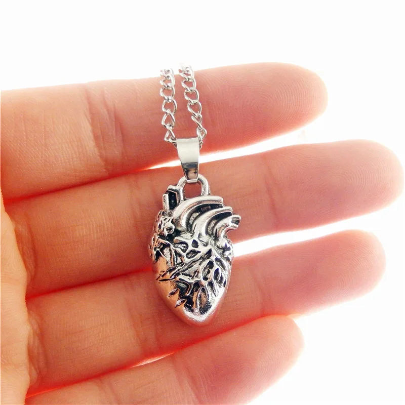 Anatomical Organ Heart Pendant Necklace Gothic Style Heart Necklace for Men and Women Halloween Horror Ornaments Accessories