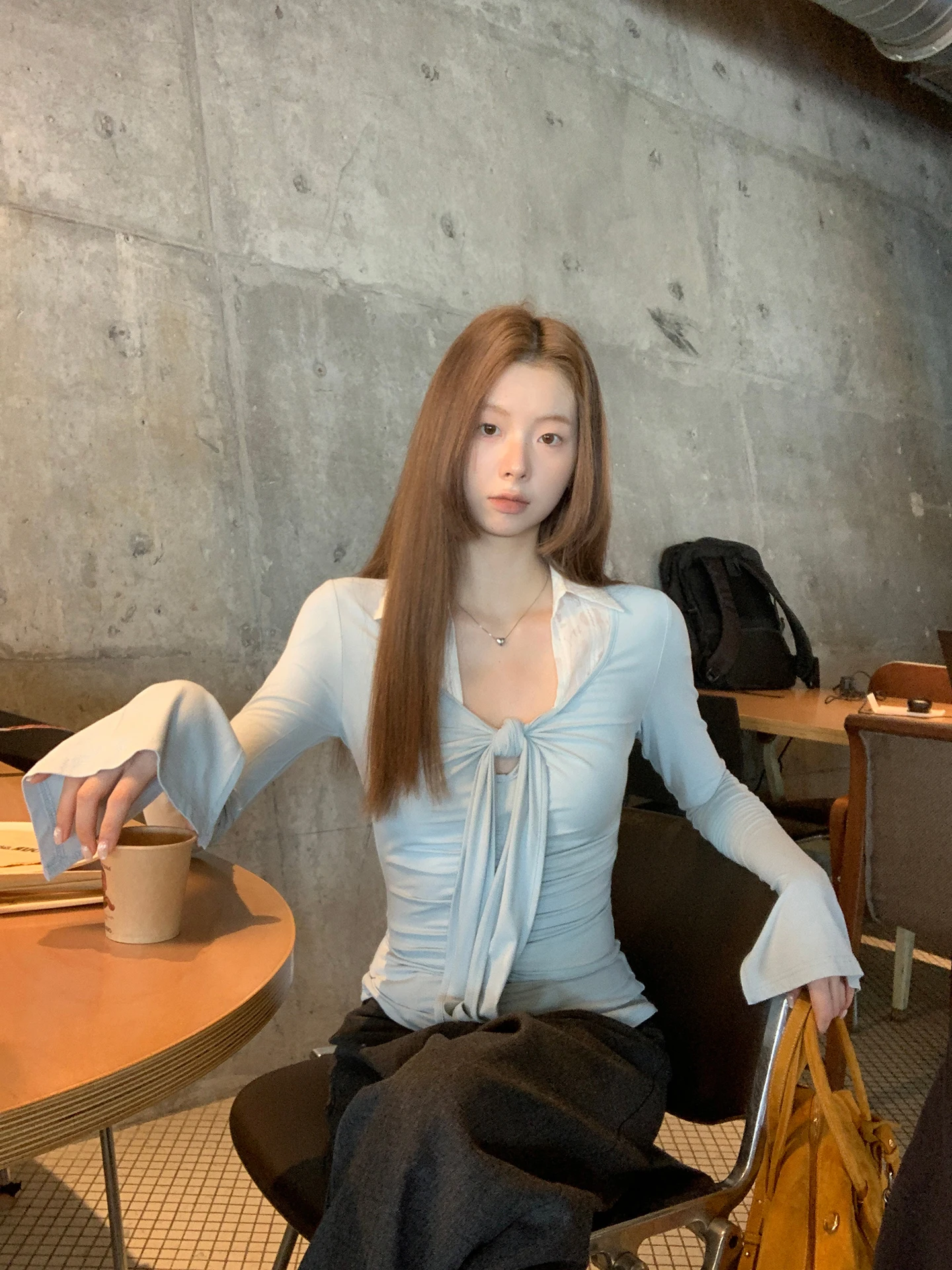 

Red Celebri Long Sve Base irt Women's New 2025 Autumn Fake Two-Piece T-irt High-End No Match Upper Body Women