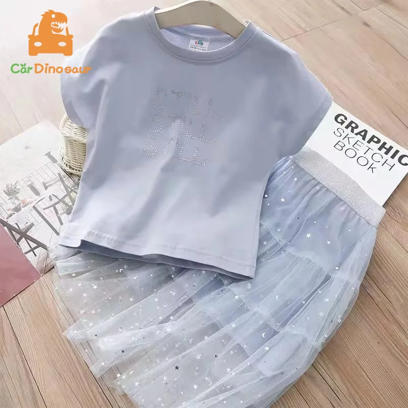 

Лето 2025 г., 3, 4, 5, 6, 7, 8, 10, 12 лет, детская блестящая кружевная лоскутная футболка с короткими рукавами и надписью + юбка, комплект из 2 предметов для девочек