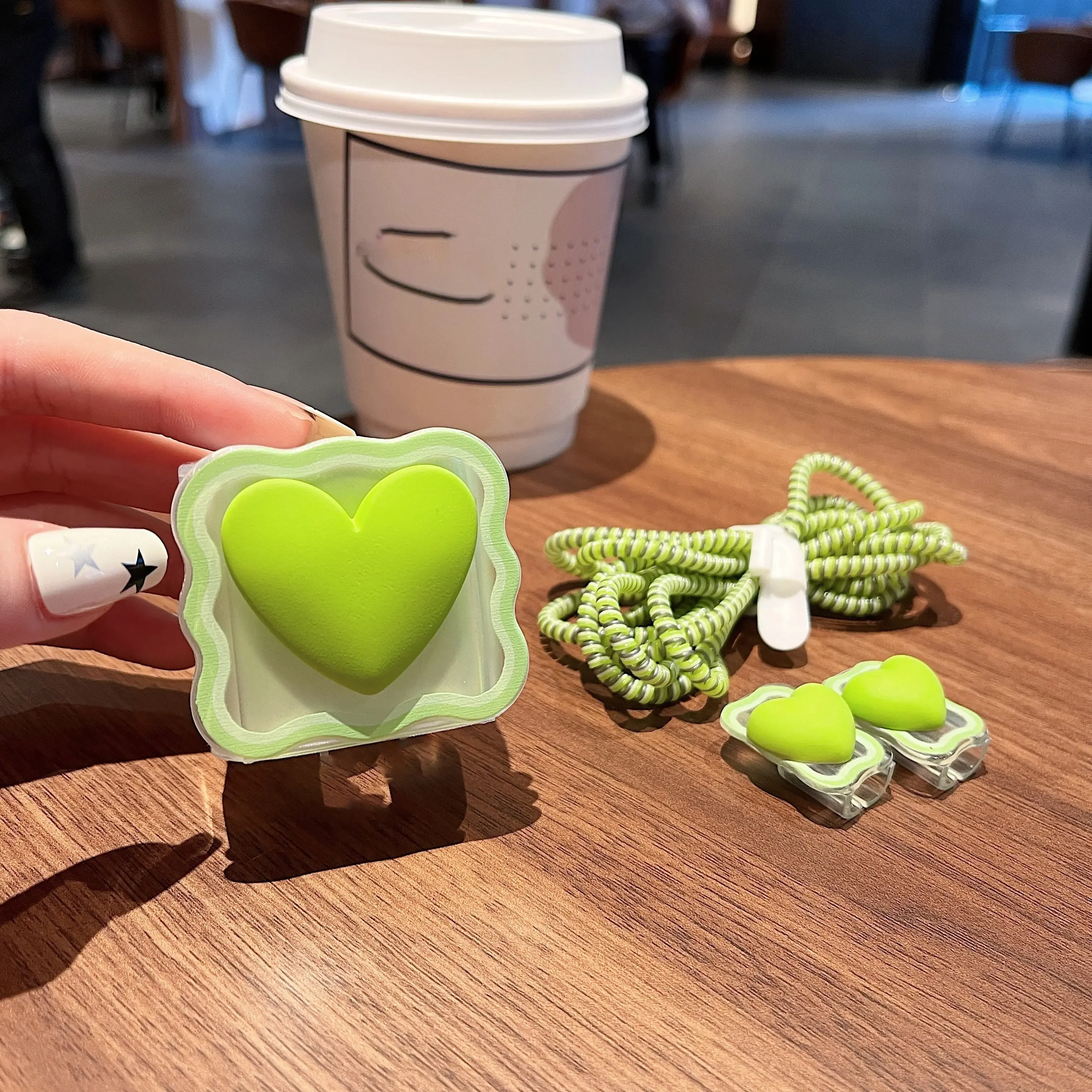 4 in1 شاحن حامي منظم الكابلات آيفون 18 واط 20 واط شاحن الغطاء الواقي نوع C إدارة كبل البيانات الحبل اللفاف عدة