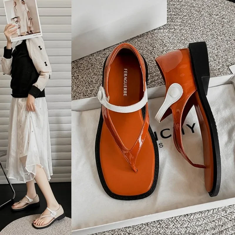 Sandalias planas sexis con correas finas para mujer, calzado de verano 2021, zapatos elegantes de Metal con punta cuadrada de cuero suave para playa, venta al por mayor