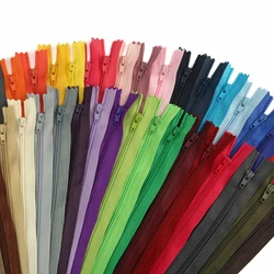 10pcs Modello di 3 # Nylon della Bobina Chiusure Lampo 20 centimetri di Lunghezza per Sarto Per Cucire Artigianato Abbigliamento Sacchetto di Indumento portafoglio Scarpe chiusure Lampo All'ingrosso 36 Colori