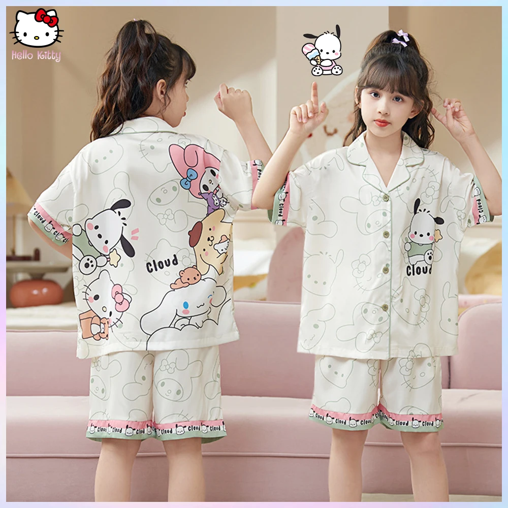 

Детские пижамные комплекты из 2 предметов с рисунком аниме Kuromi Cinnamoroll Sanrios, летняя футболка Kawaii из ледяного шелка с лацканами и короткими рукавами, топы, шорты