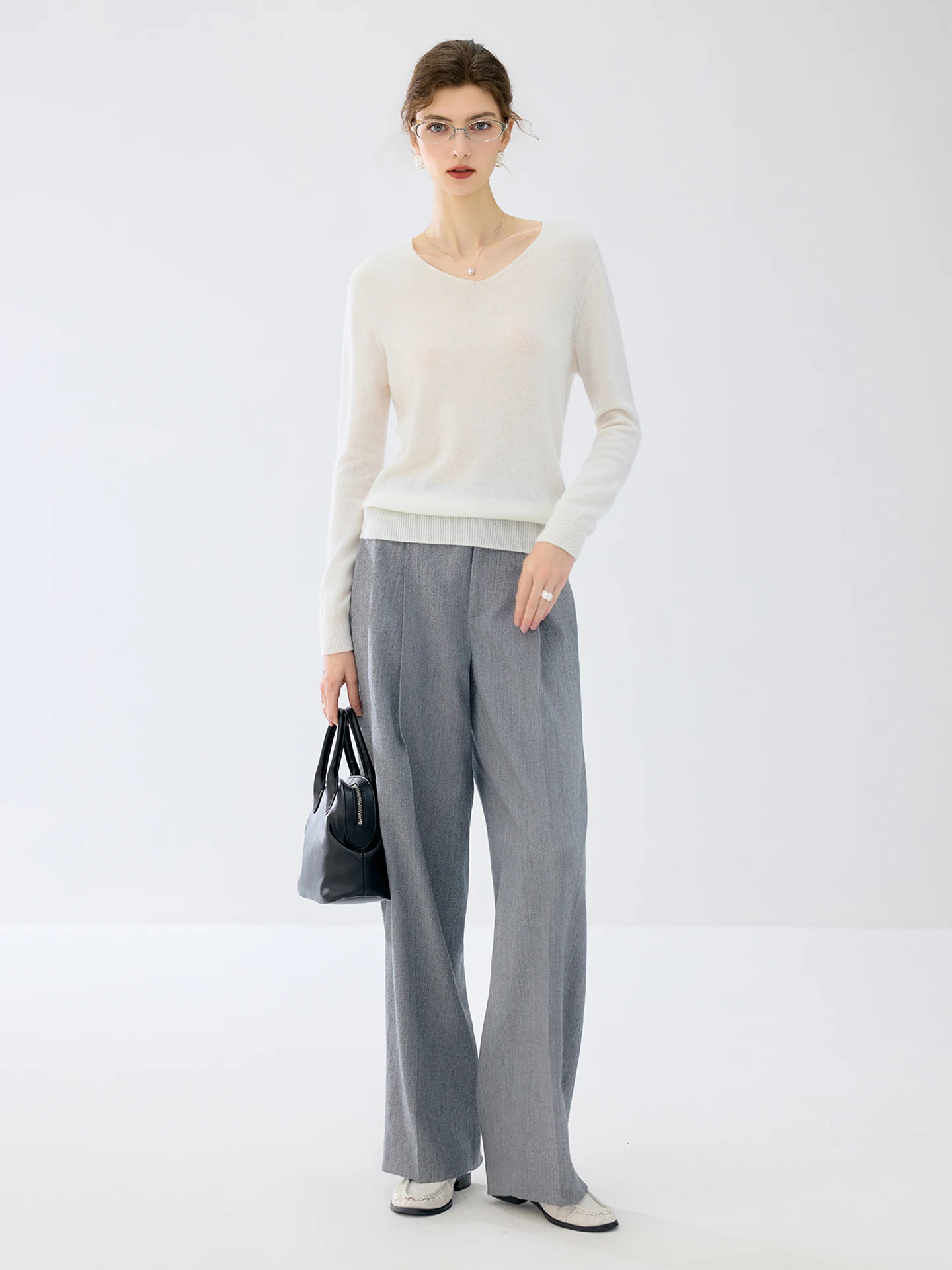 100% Premium Fine Cashmere Women Ribbed Cuffs V‑Neck Knit Pullover Spring Autumn Gentle Minimalist Daily Solo Wear Sweater