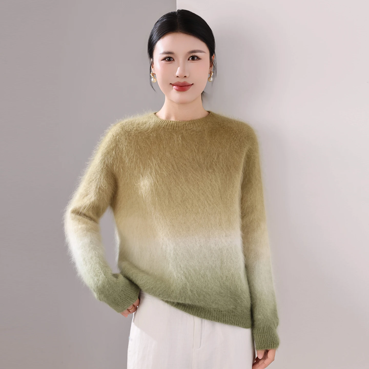 2026 New 100% Wool Gradient Plush Sweater Women Autumn Winter Round Neck Warm Top Thickened Knitted Cashmere Tops