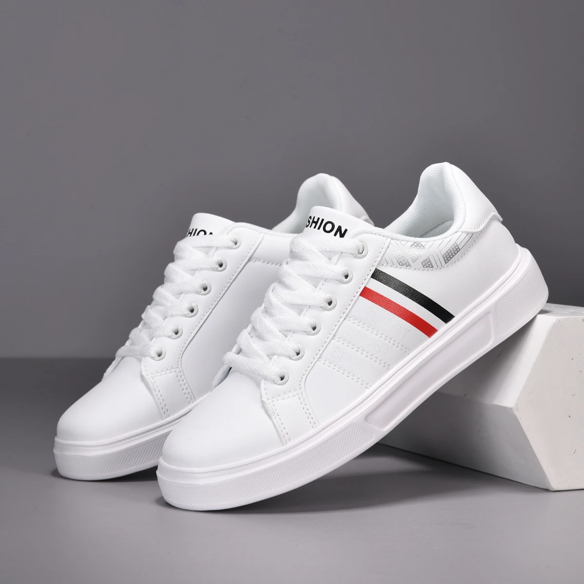 Baskets Blanches en Cuir PU pour Homme et Femme, Chaussures de dehors Décontractées, Légères, Respirantes, Unisexes, Plates, Skateboard, Tennis