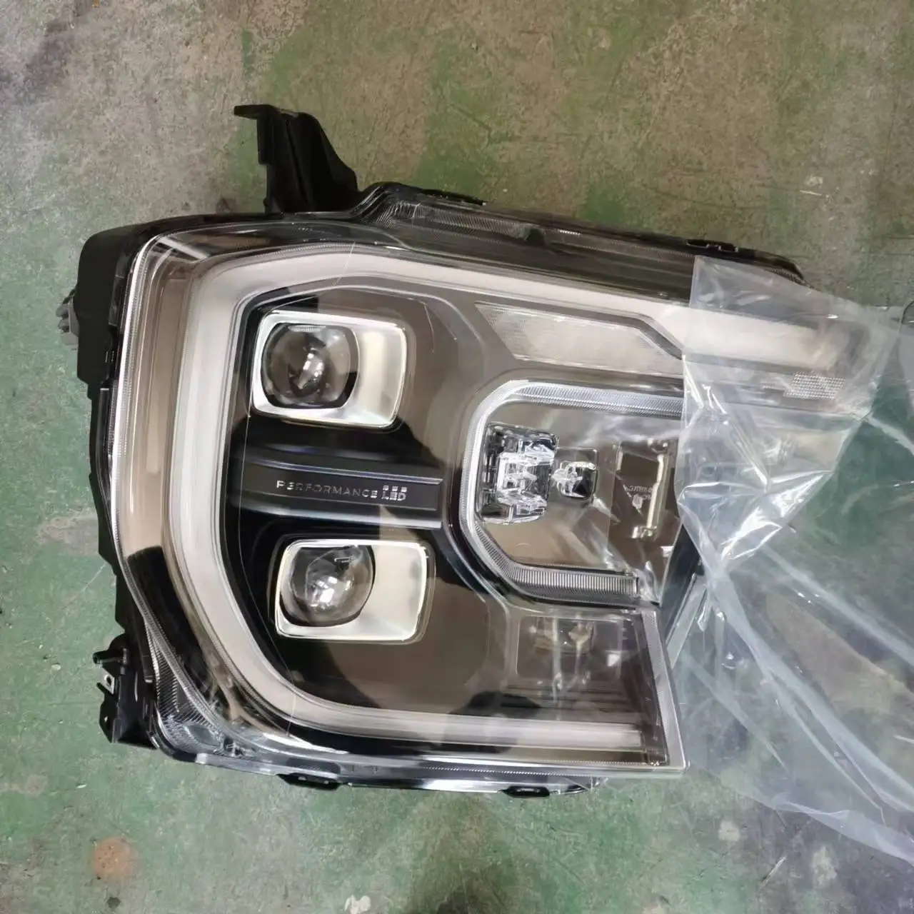 Suitable for the Ford Ranger front headlight assembly range high-end version of headlights dual LED lens version