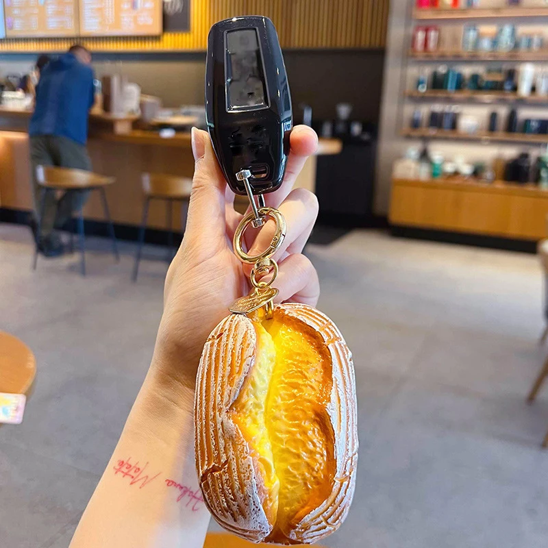 1pcs Artistic European-Style Bread Ornaments Snack Bag Realistic Bread Keychain Fun Car Pendant Bag Keychain Charms Decorative
