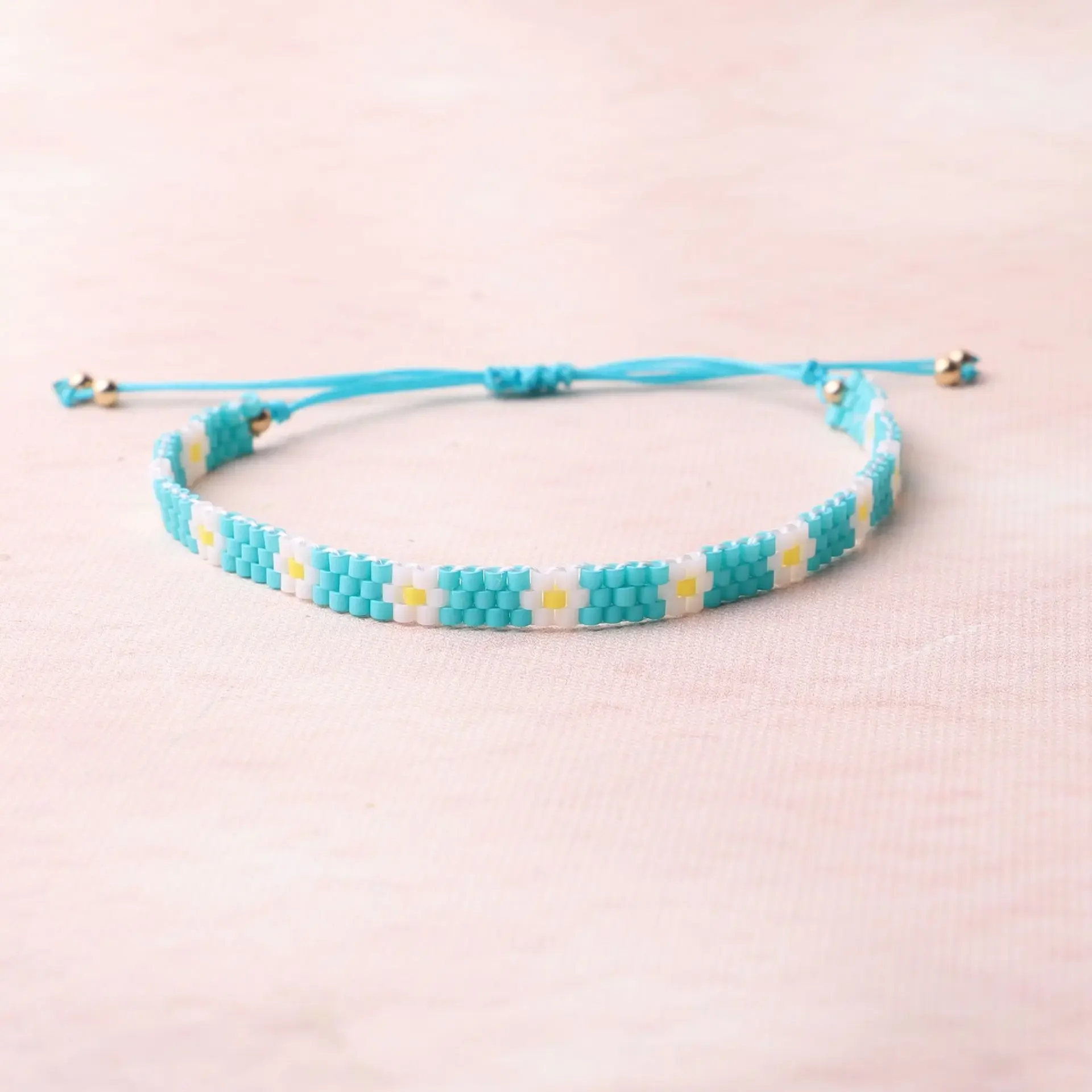 Bohemian Beaded Bracelet for Women Adjustable Hand-Knitted Rainbow Gradient Flower Design Simple Tide Jewelry Accessory