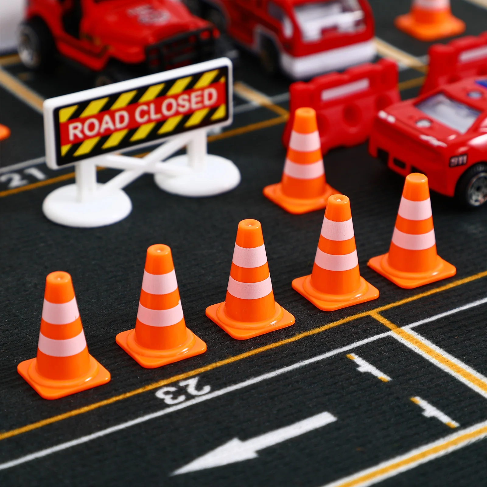 

50 Pcs Traffic Cognitive Toys Bright Color Small Cones Mini Suite Tiny Pylons Plastic Signs Road Street Educational Playsets