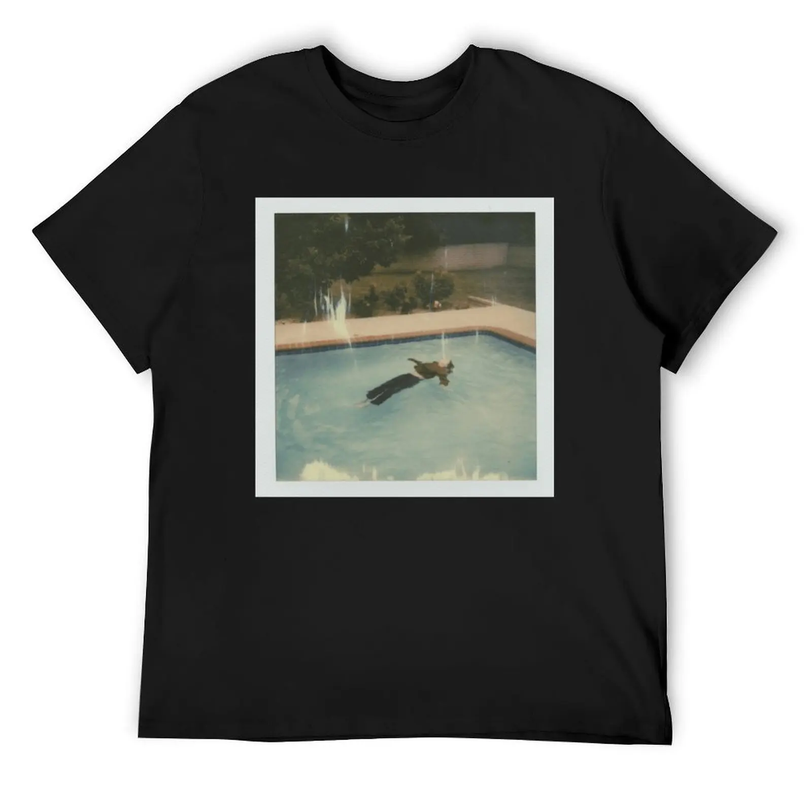 Девушка в Красном - мертвая девушка в бассейне Классика. Футболка Louboutins, аниме, футболки большого размера, мужские таможенные мужские футболки