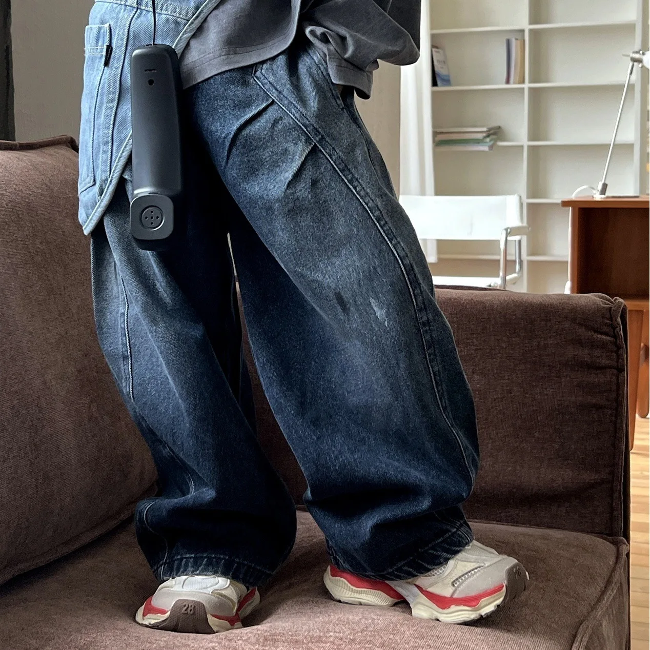 

Осень 2024, новые детские джинсы художника, корейские модные повседневные джинсовые брюки с художественным граффити и 3D-приемником для детей от 3 до 14 лет