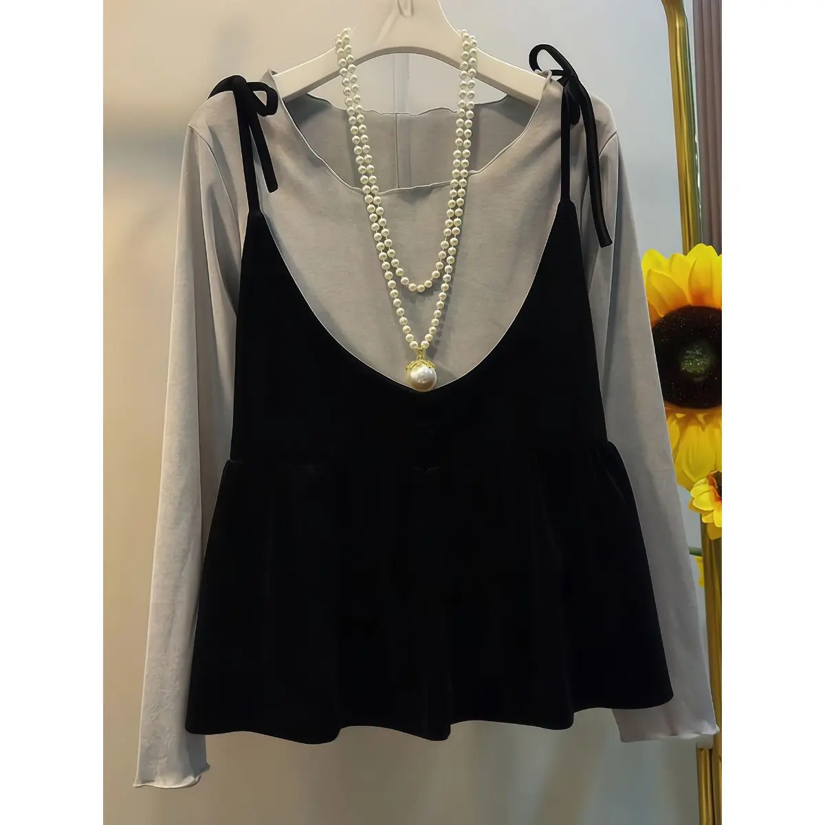 

Elegant Long Sleeve T-Shirt Vest Autumn Fashionable Women's Top Beautiful Stylish Crew Neck Pullover for Early Fall Season