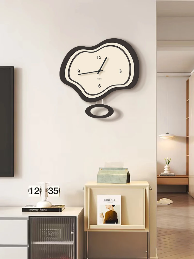 Cream style high-end restaurant wall clock, internet celebrity creative design, living room wall clock, new home clock