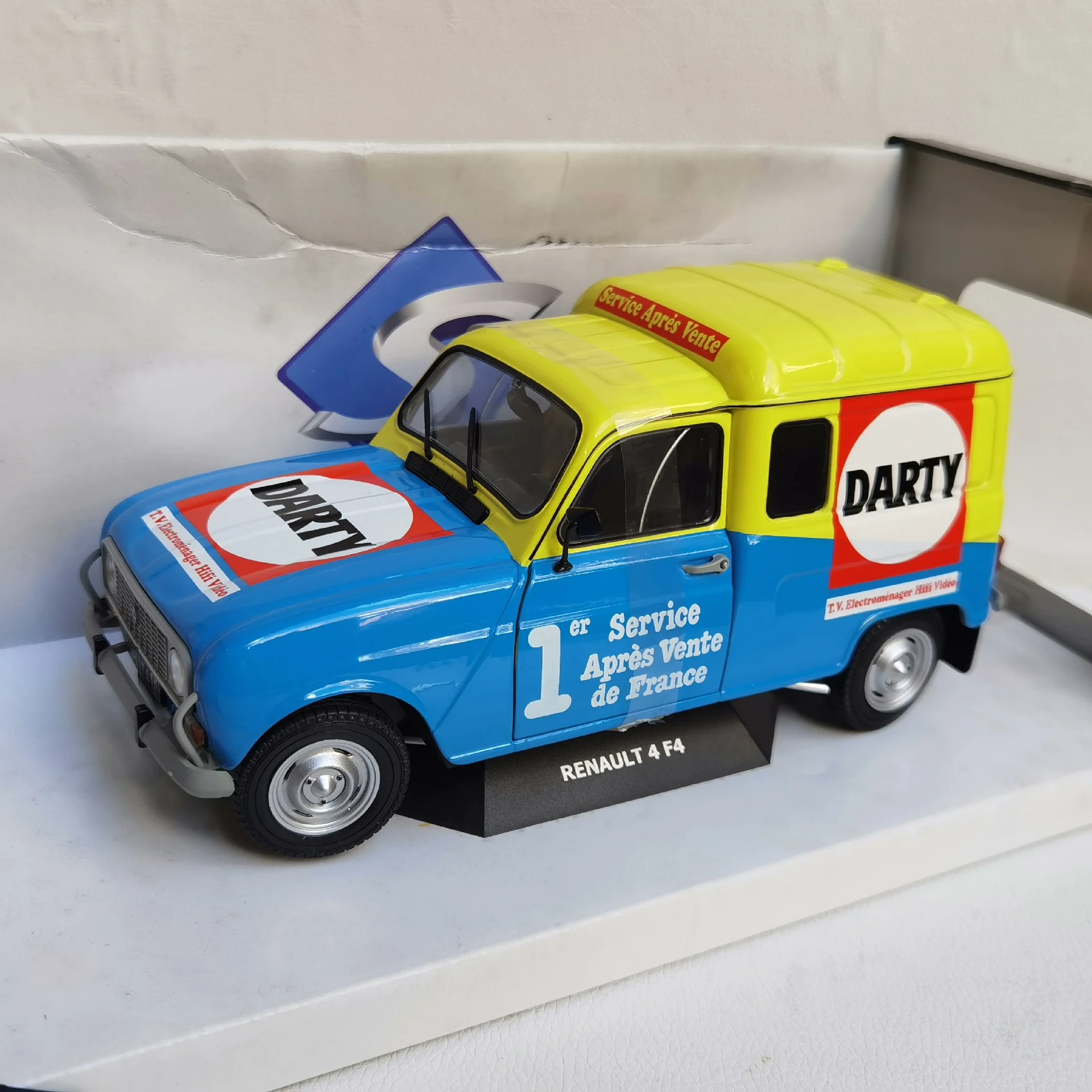 

Diecast SOLIDO 1/18 Scale RENAULT 4 F4 Renault Van Alloy Car Model Collectible Toy Gift Souvenir Display Ornament