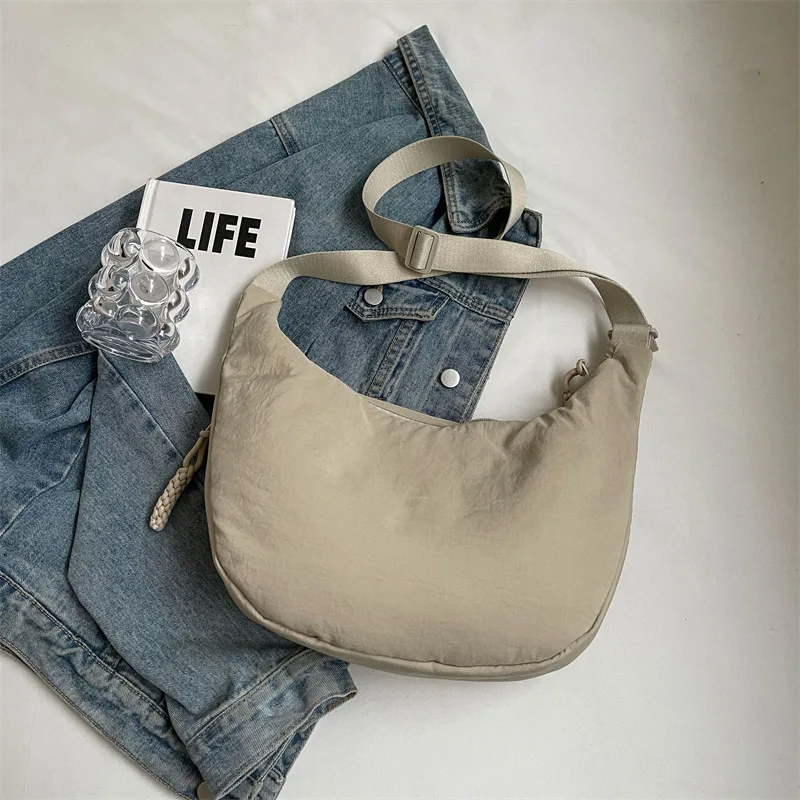 Freizeit-Umhängetasche mit großem Fassungsvermögen, vielseitig einsetzbar und Nischendesign, Nylon-Umhängetasche, Briefträgertasche für Studenten – Detail 5