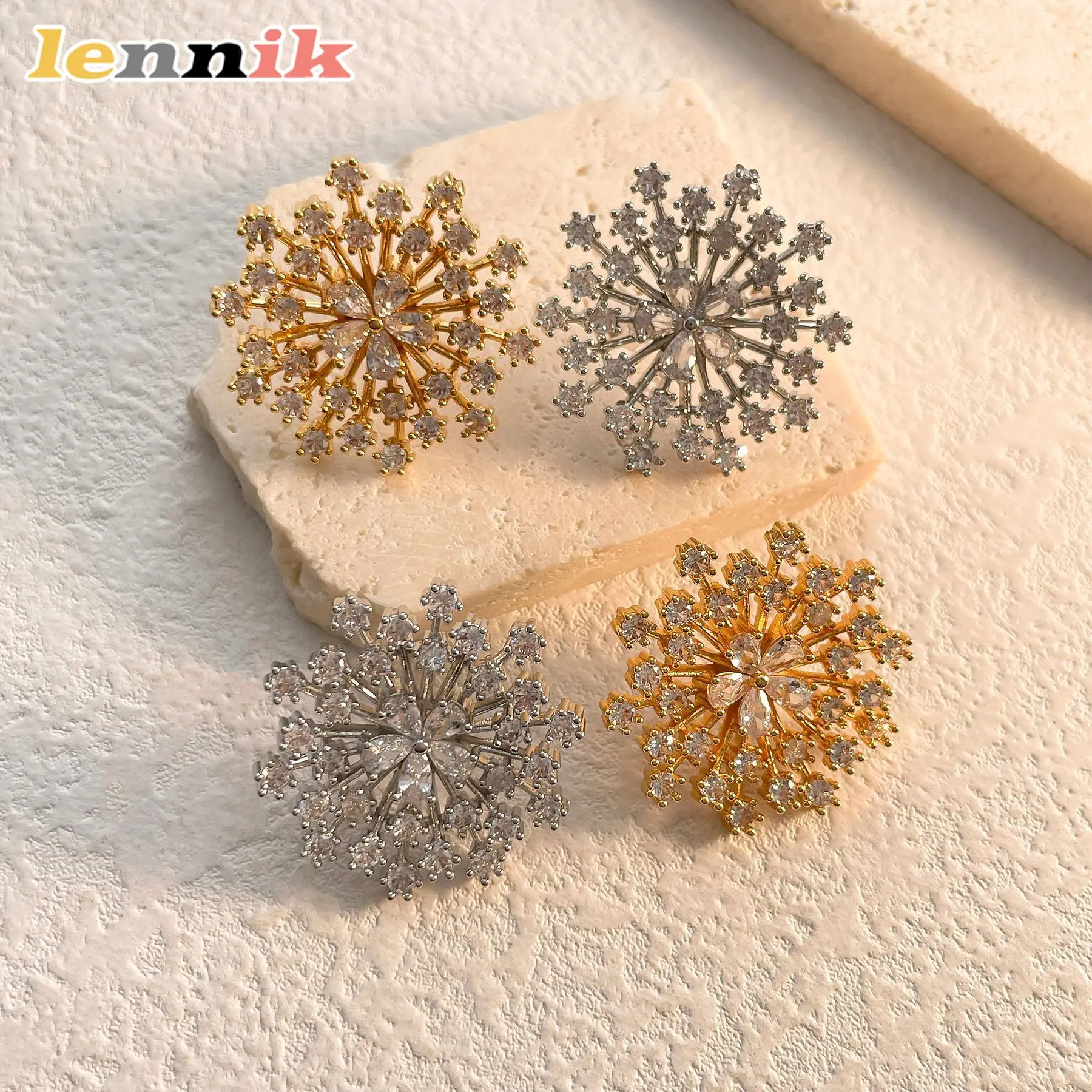 LENNIK Sonnenblumen-Zirkon-Ohrringe, Neuankömmling, superglänzendes 18 Karat vergoldetes Kupfer, Schneeflocken-Luxusdesign für Damen, Partykleidung