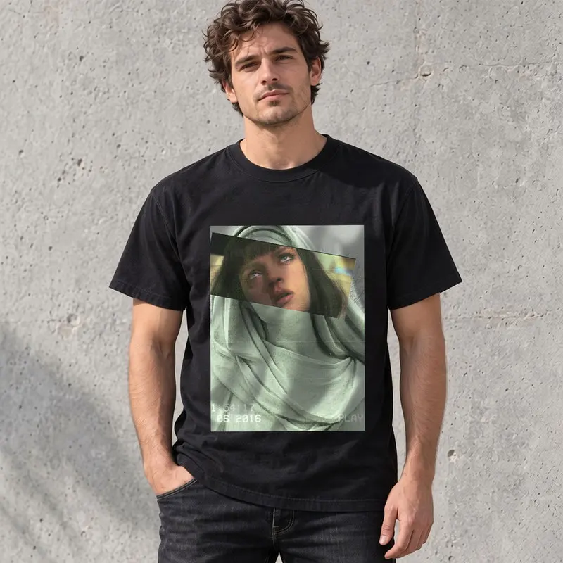 パルプ・フィクションの映画グラフィックtシャツ、90年代のレトロな映画プリントtシャツ、クエンティン・タランティーノ監督の名作映画をモチーフにしたユニセックスの半袖シャツ。