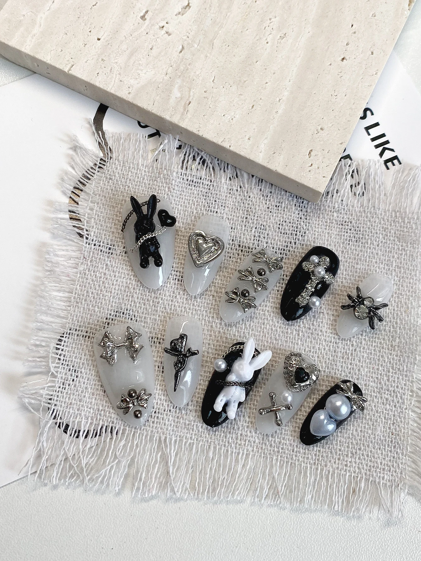 10-Piece Set, Black and White Sweet Cool Rabbit Press-On Nails, Suitable for Y2K Hot Girls, Gothic Subculture, Jk Black Sweet Style, Halloween Look, Street Fashion, Dark Lolita.