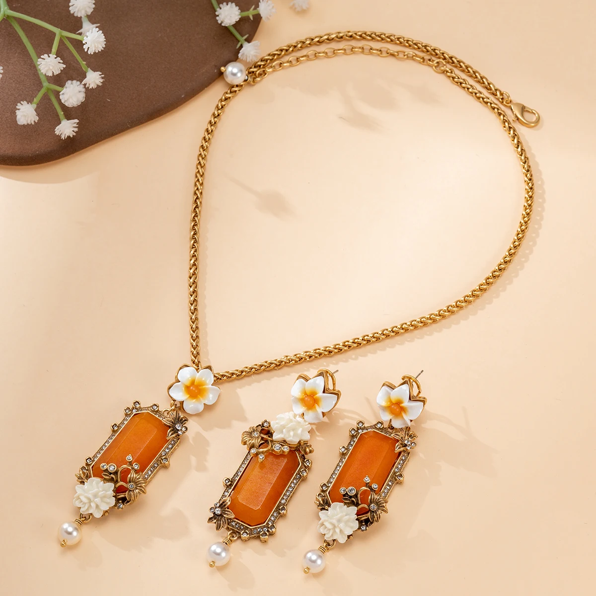 Vintage Orange Jade Square Pendant Necklace with Small Flower, Distressed Gold Twisted Chain, Light Luxury Collarbone Chain