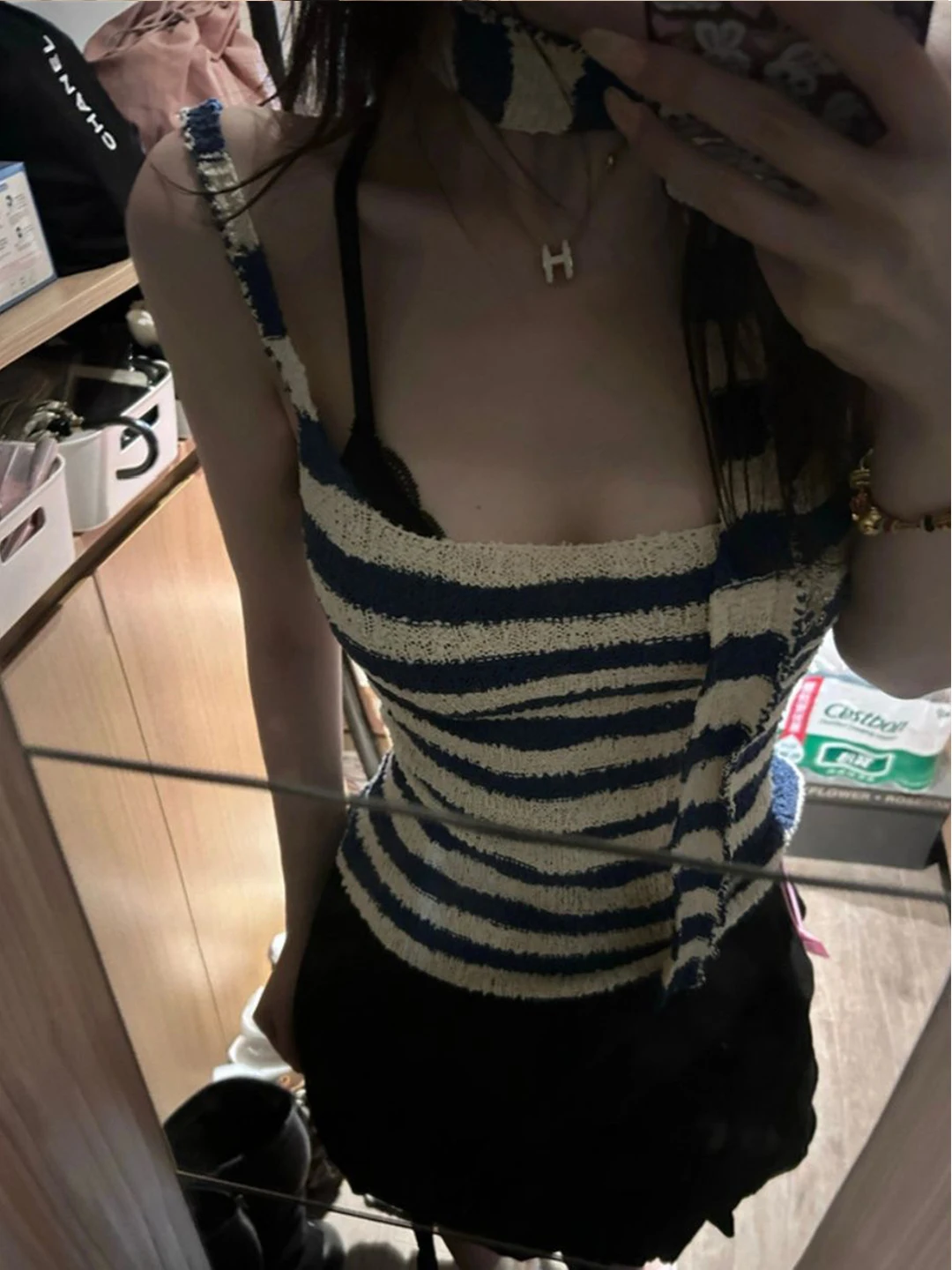 

Sexy Striped Halter Neck Sleeveless Vest Women's Fashion Design Autumn Winter Slim Fit Trendy Top Comfortable Polyester Fiber