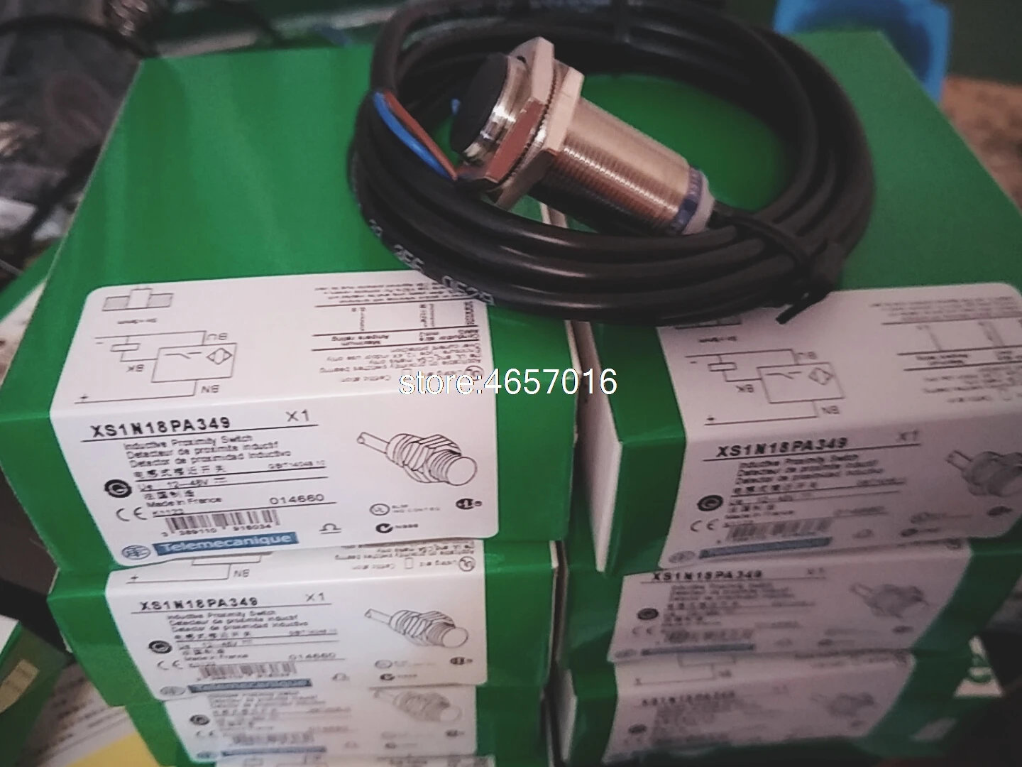 

XS630B4PAL2 Schneider Proximity Switch Sensor M30 3 Wire PNP NO