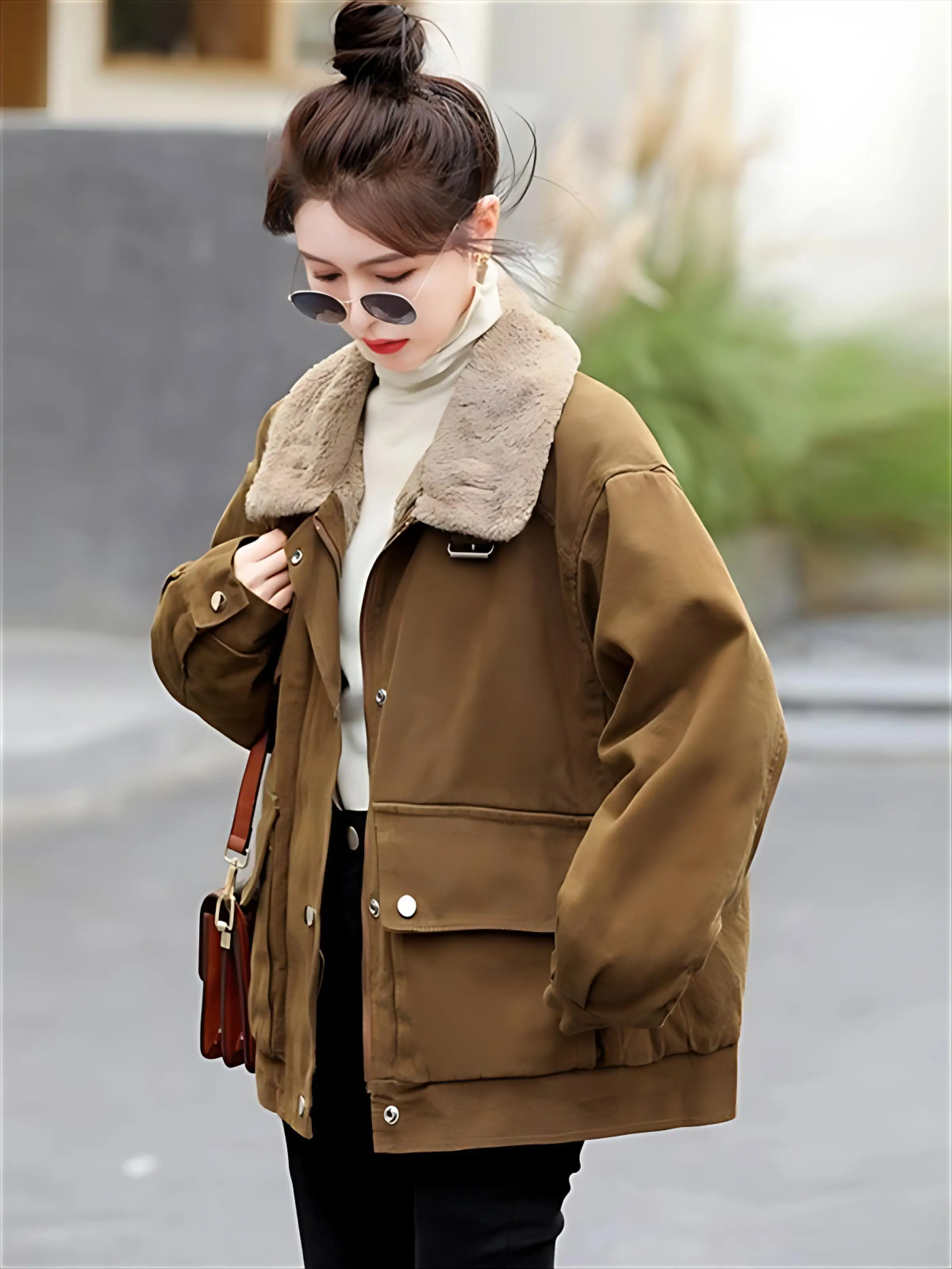 

Джинсовые пальто женские большие меховые плюшевые женские осенние бокси-кройки минималистичная уличная одежда городская социальная стеганая лоскутная шик на шнурке