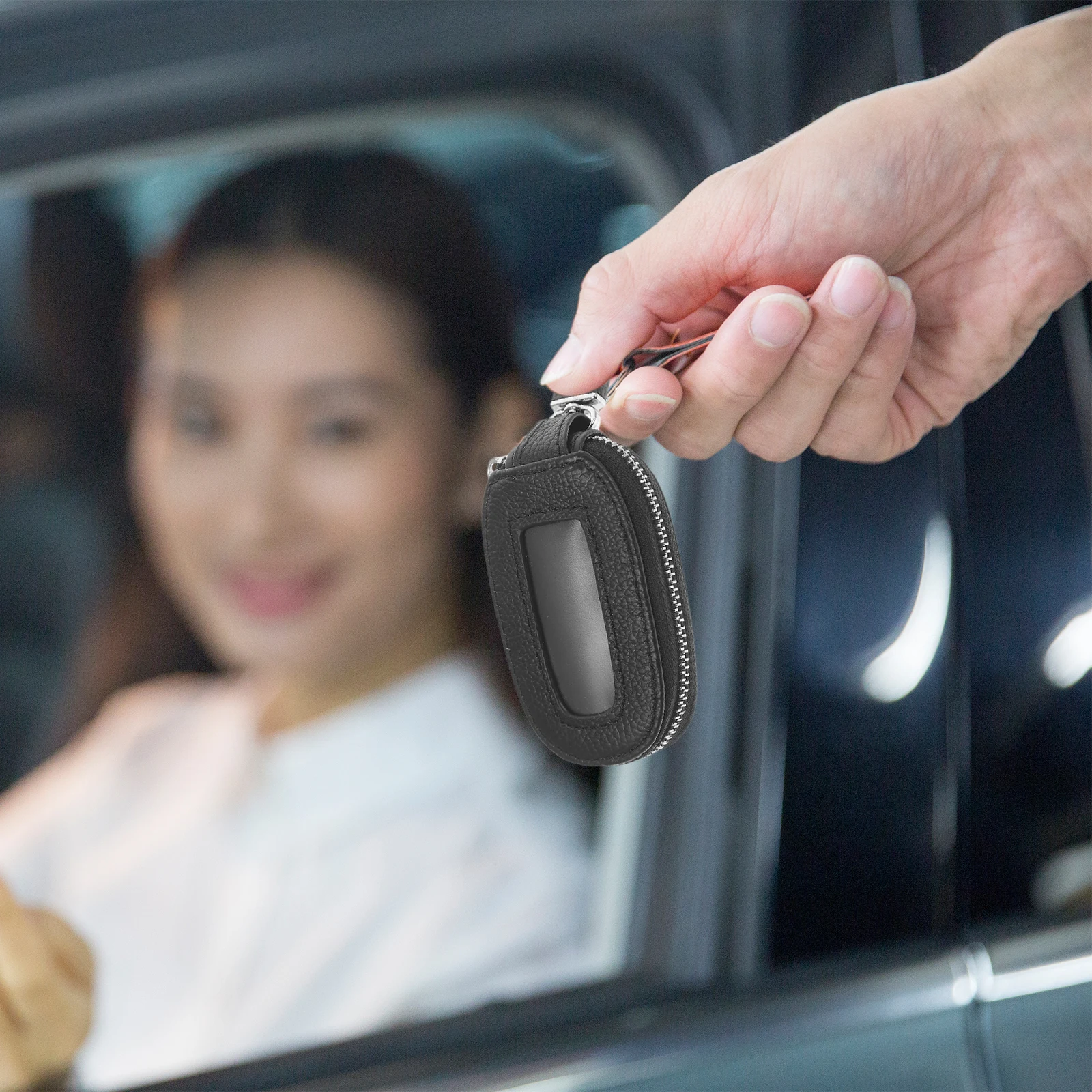 

Car Key Case Premium Metal Key Holder Pouch with Scratch Protection Multi Functional Storage for Car Keys Portable