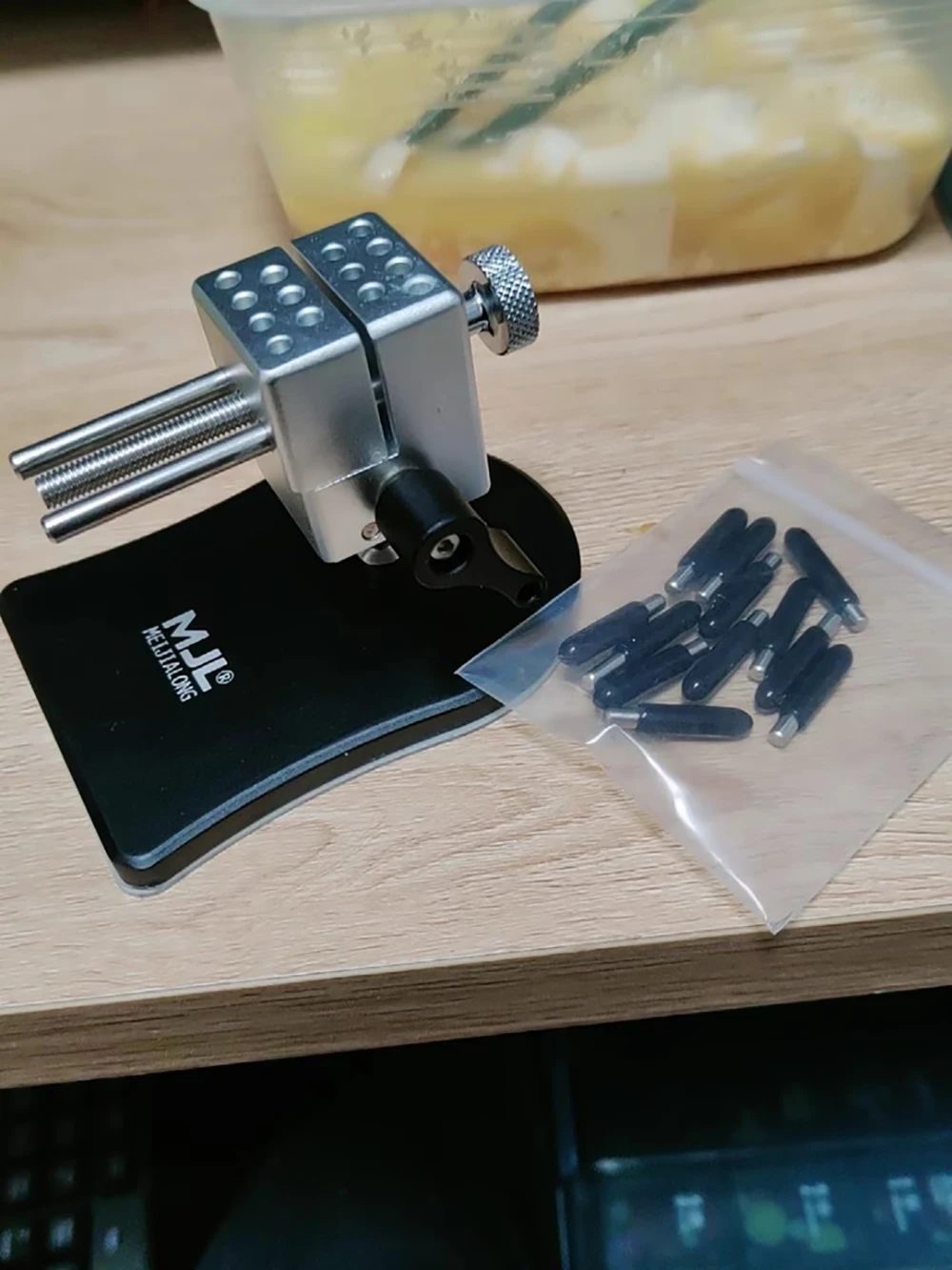 M-2001 Precision Universal Vise Model-Specific Multi-Functional Precision Modeling Tool