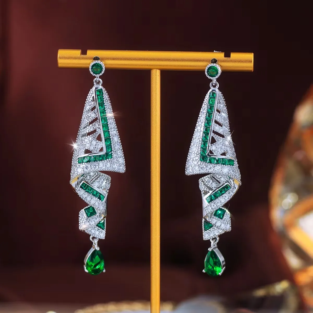 CWWZircons Geometrische, klobige, lange, königsblaue Tropfen-Ohrringe mit Zirkonia für Damen, Festival-Party-Accessoires CZ937 – Detail 7