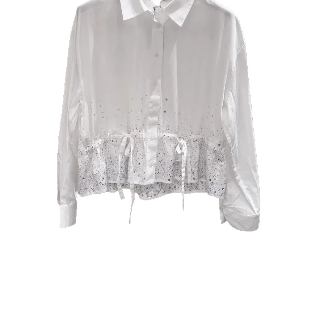 

Женская рубашка на весну 2026 года с утяжкой на талии, на шнуровке, с бриллиантовым декором, однобортная, с отложным воротником, свободного кроя, однотонная