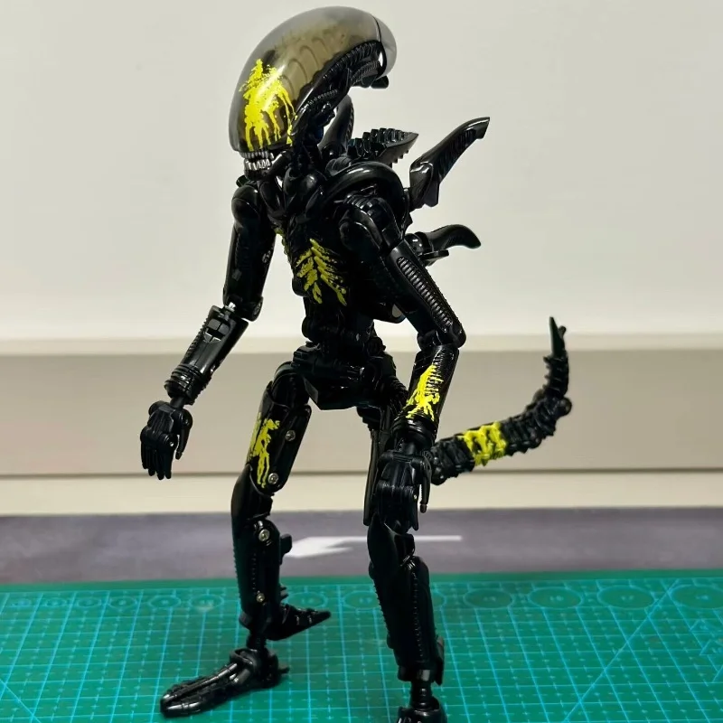 Xenomorph متوفر في المخزون 52 لعبة الوحش صندوق الغريبة 2.0 - العضوية السنوية الحصرية المحدودة لعبة شخصيات الحركة هدية