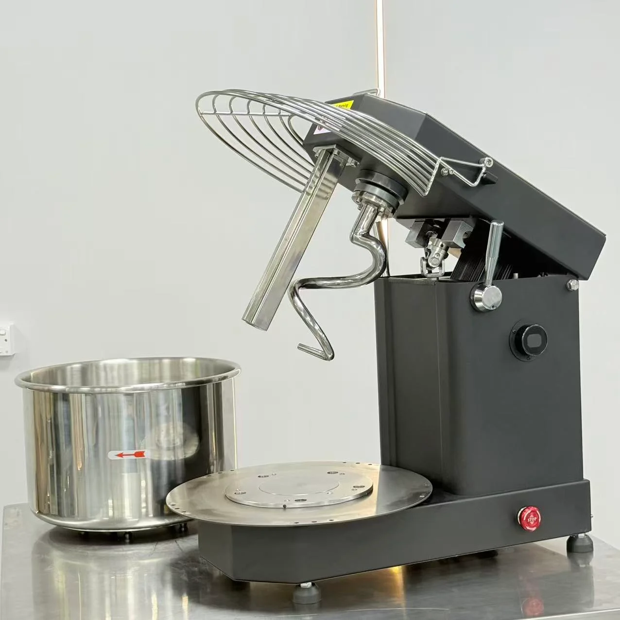 Commercial Tilt-Head Dough Mixer 30L 1100W DC Brushless Motor CE Certified Removable Bowl HM-30TD