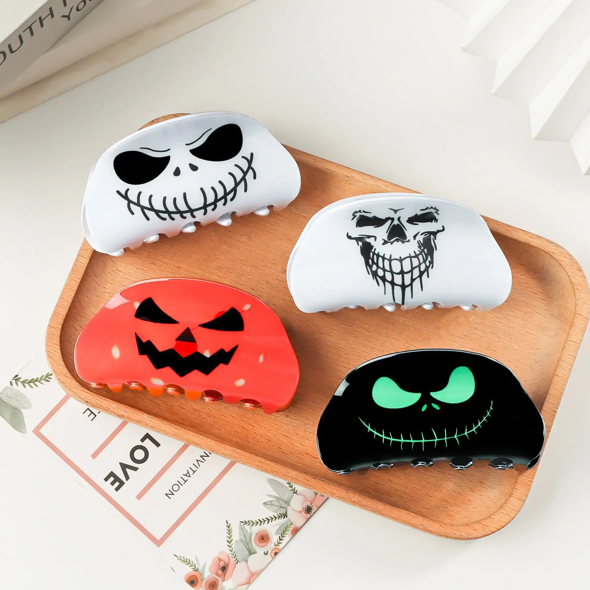 

New Halloween Series Ghost Face Hair Claw PVC Material Horror Creative Gift Disc Tie Hair SharkClip Female Hair Accessories