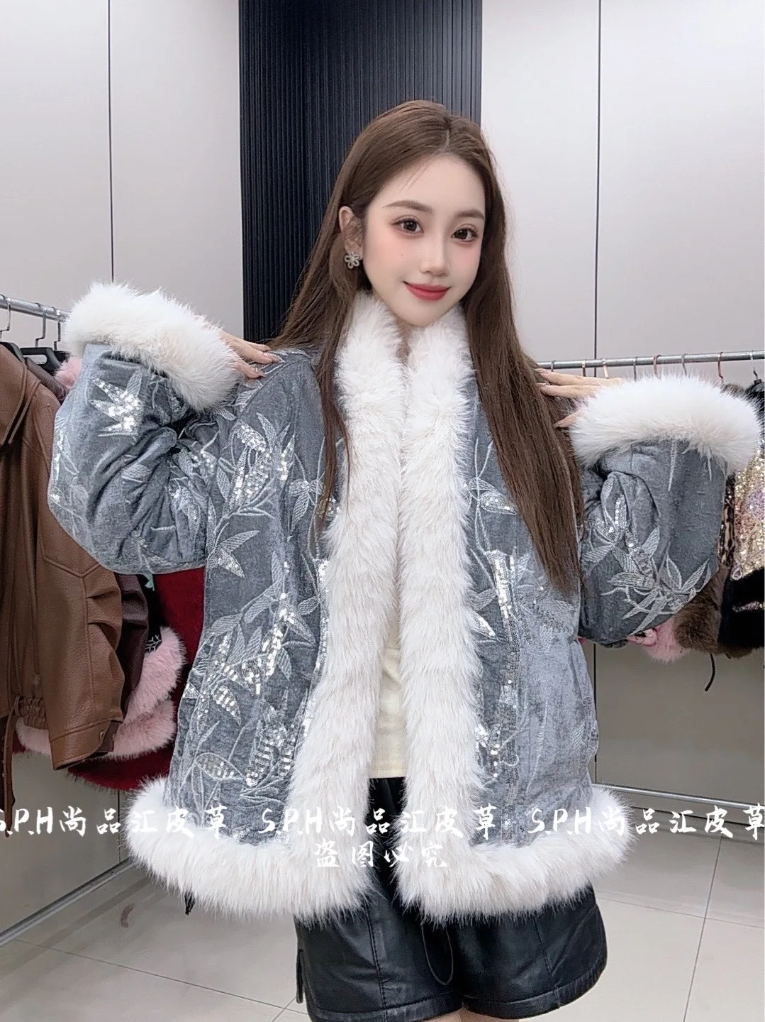 New Chinese Style Winter Comfortable Soft Long-sleeves Woolen Jacket Women's Padded Heavy Velvet Sequin Elegant Faux Fur Outwear