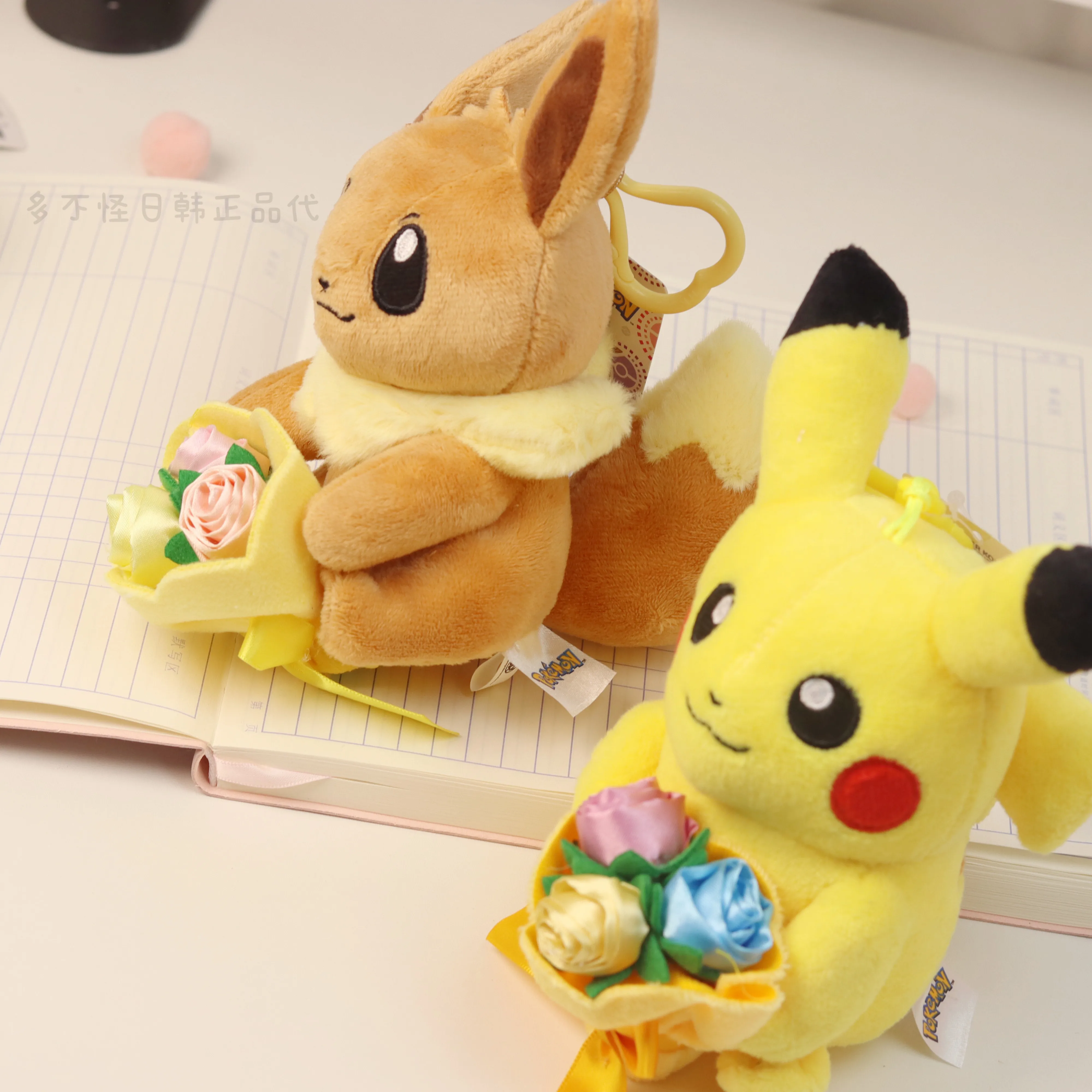 

Pokémon Bouquet Pikachu & Eevee Plush Keychain Bag Charm - Gift for Confessing Love to Her