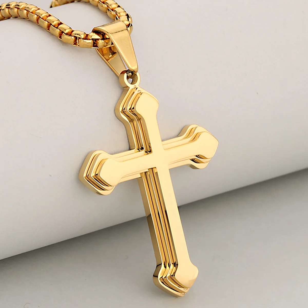 

Simple All-Match Style Stainless Steel Gold-Plated Three-Color Polished Cross Pendant Necklace for Women and Men, Daily Commute