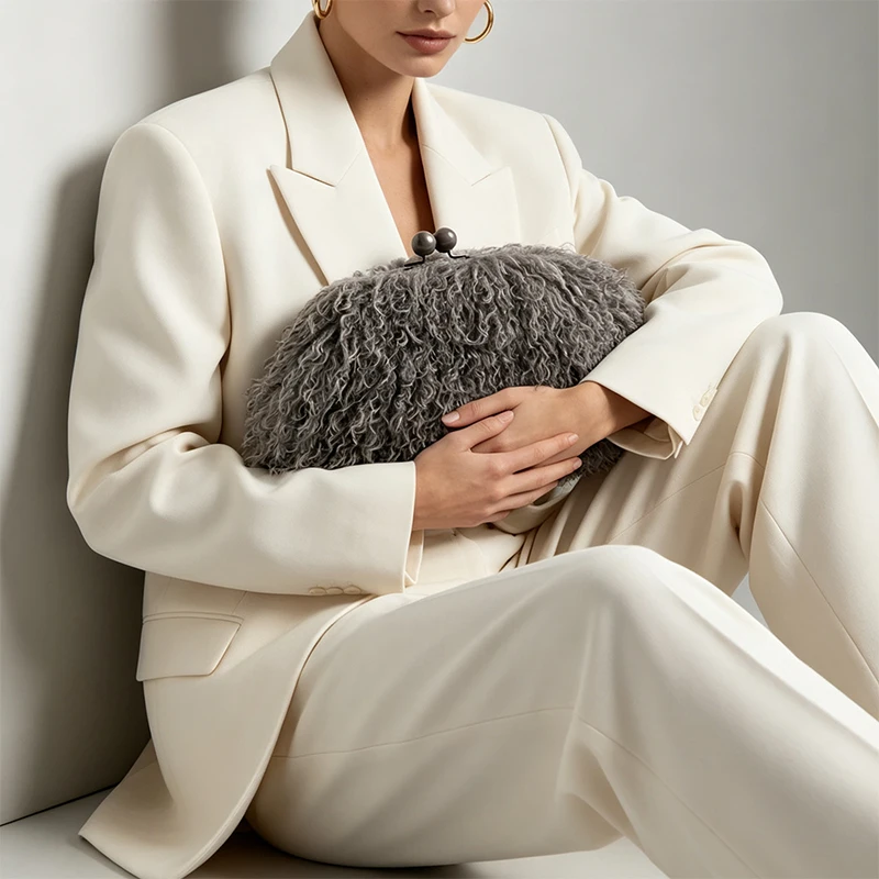 Clutch-Tasche mit Verschlussrahmen, Damen-Handtasche aus Kunstfell für Herbst und Winter, Plüsch-Umhängetasche mit Kette, elegante, modische Party-Abendtasche – Detail 8