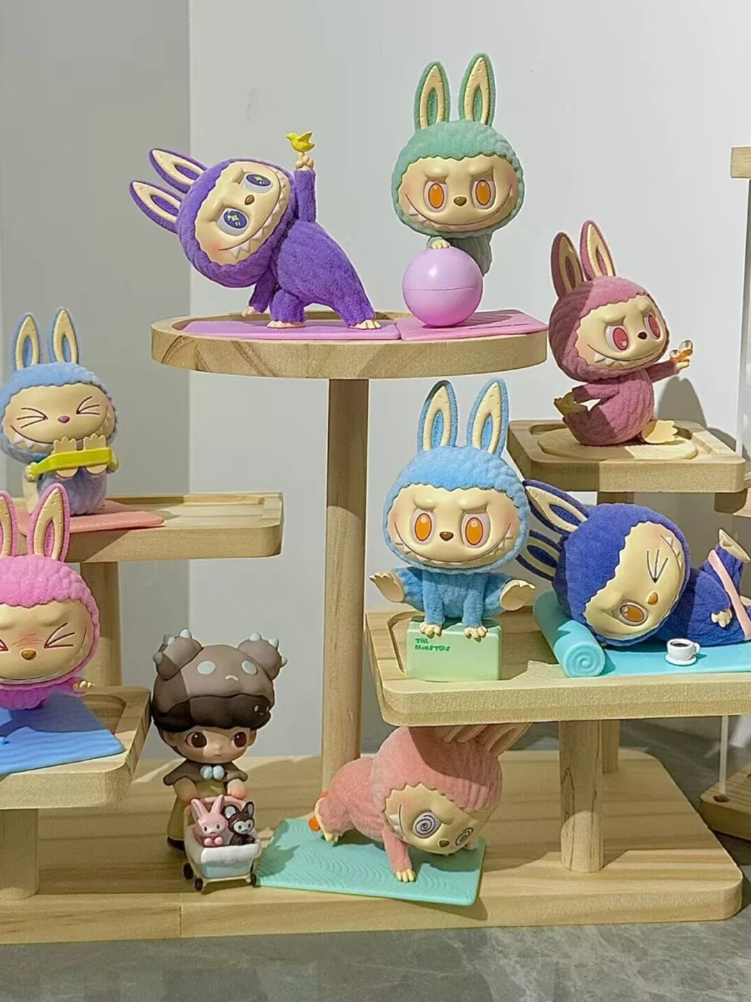 Labubu Espositore Serie Yoga Bubble Bobble Figurina in vinile Scatola portaoggetti Organizzatore di giocattoli per soggiorno